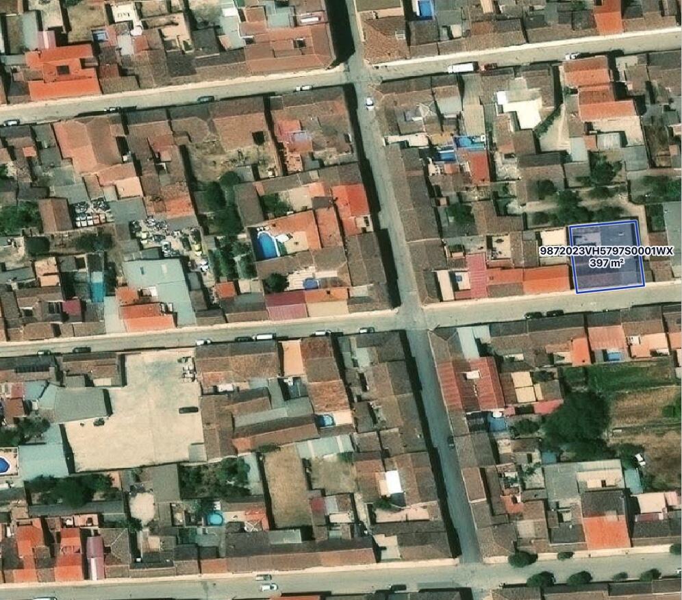 Flurstück 9872023VH5797S0001WX in Santa Cruz de Mudela, von Parcel GPS in QGIS 4 über einem Satellitenbild gezeichnet und mit Kennzeichen und 397 m² beschriftet